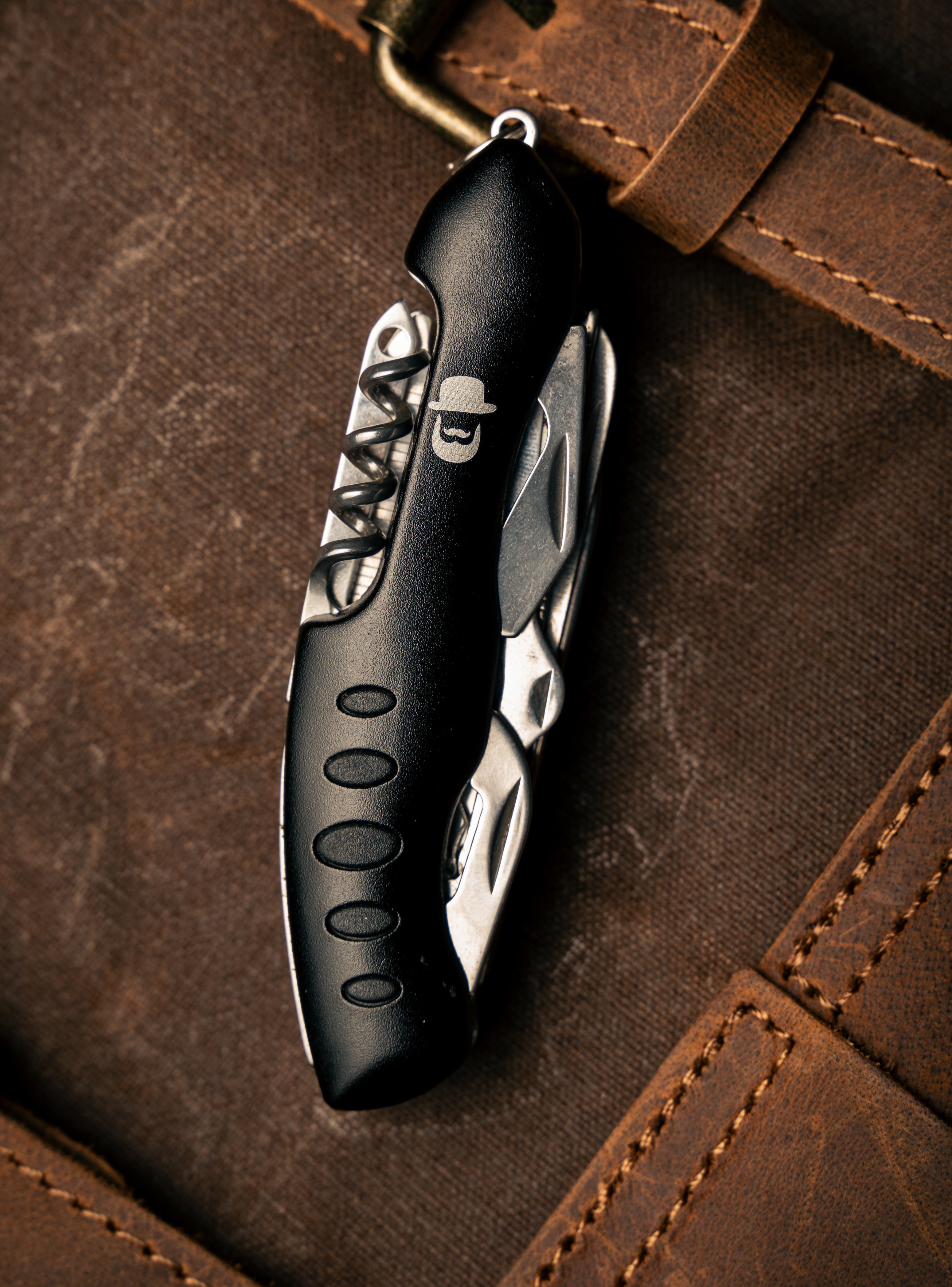 Navaja Multiusos El Turco Black Acero – vista cercana