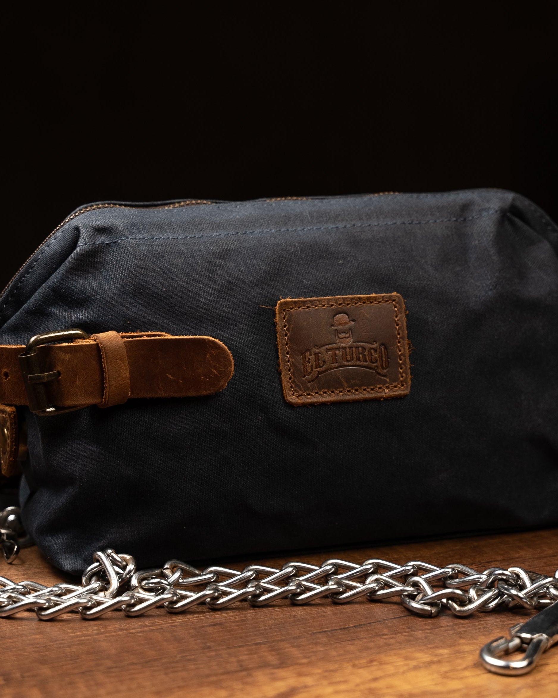 Neceser de Lona Encerada y Cuero – Estilo Militar – detalle