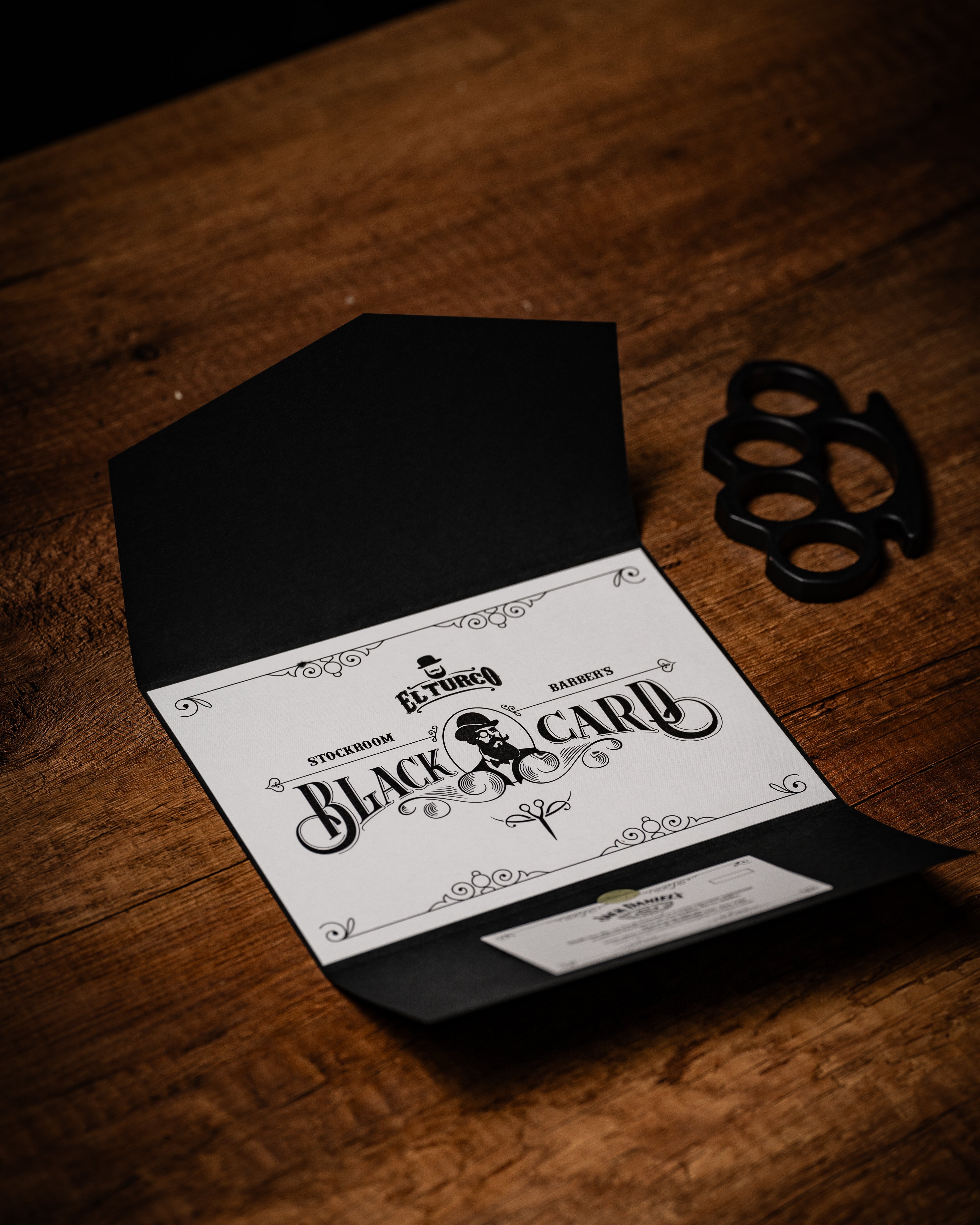 Black Card – Tarjeta de Regalo Barbería – detalle
