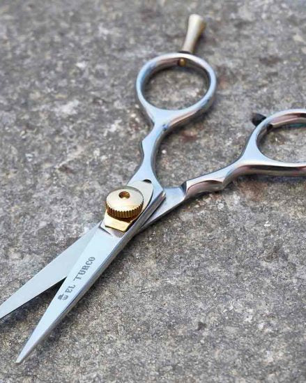 Tijeras para Bigote – Hechas en Pakistán – detalle