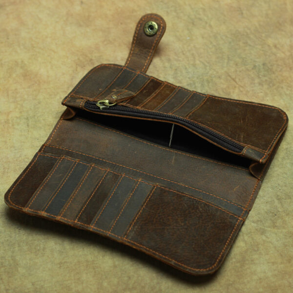 Billetera Larga Dragon Cuero Genuino con Cadena – uso