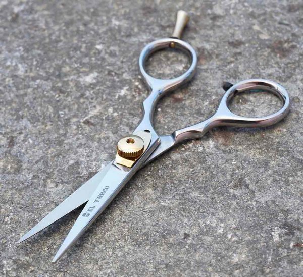 Tijeras para Bigote – Hechas en Pakistán – detalle