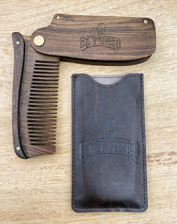 Peine de Madera de Sándalo con Funda de Cuero – presentación
