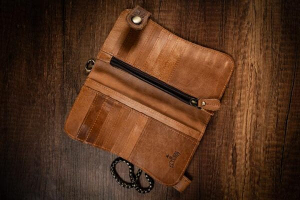 Billetera Larga Dragon Cuero Genuino con Cadena – detalle